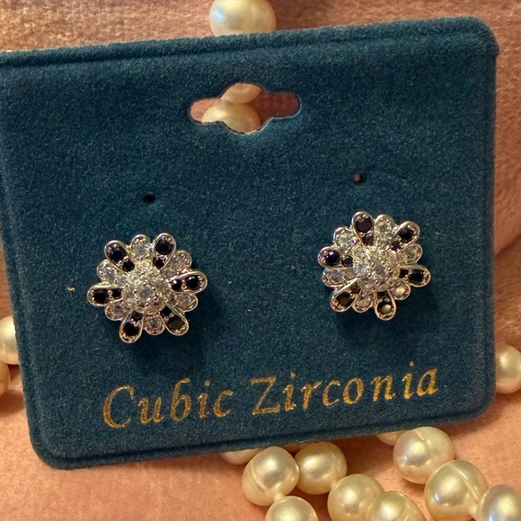 Jewelry - Silver-Tone Black & Clear Floral Stud Earrings